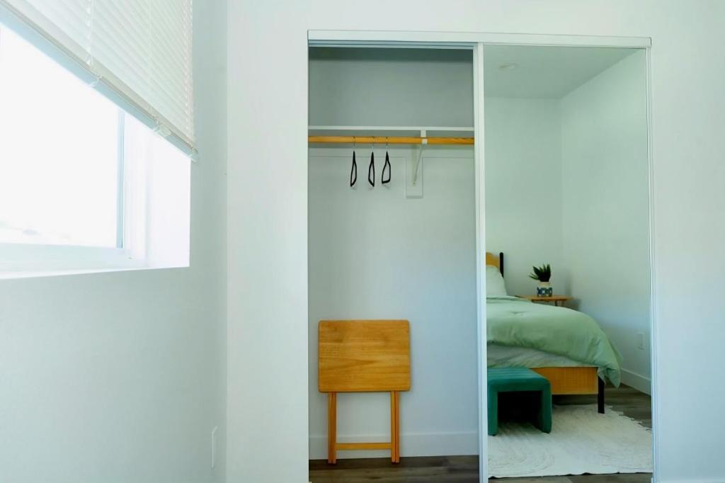 The Dacha Hostel Los Angeles Exterior photo