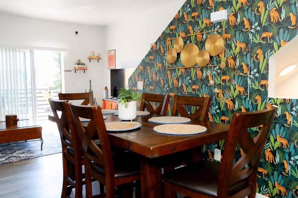 The Dacha Hostel Los Angeles Exterior photo
